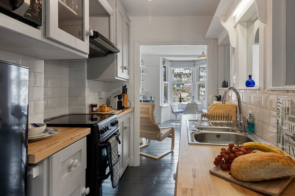 Galley kitchen with access to the balcony