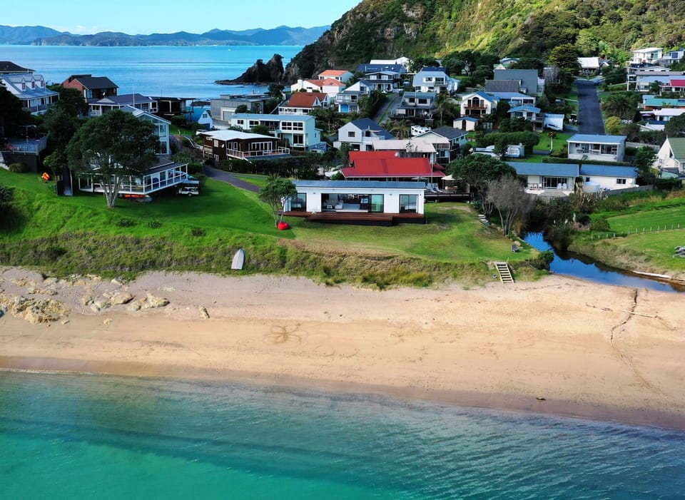 Amazing location between two beaches. Private beach access
