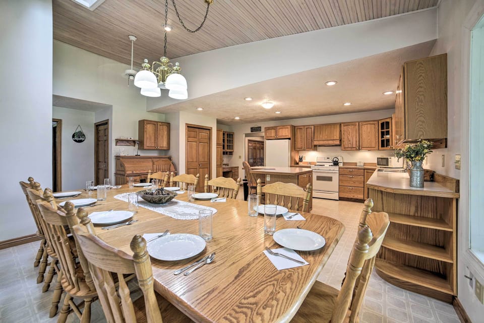 Dining Area | Kitchen