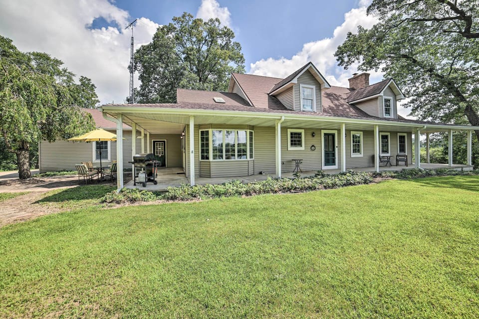 Bronson Vacation Rental | 5BR | 2.5BA | Access Only By Stairs | 3,000 Sq Ft