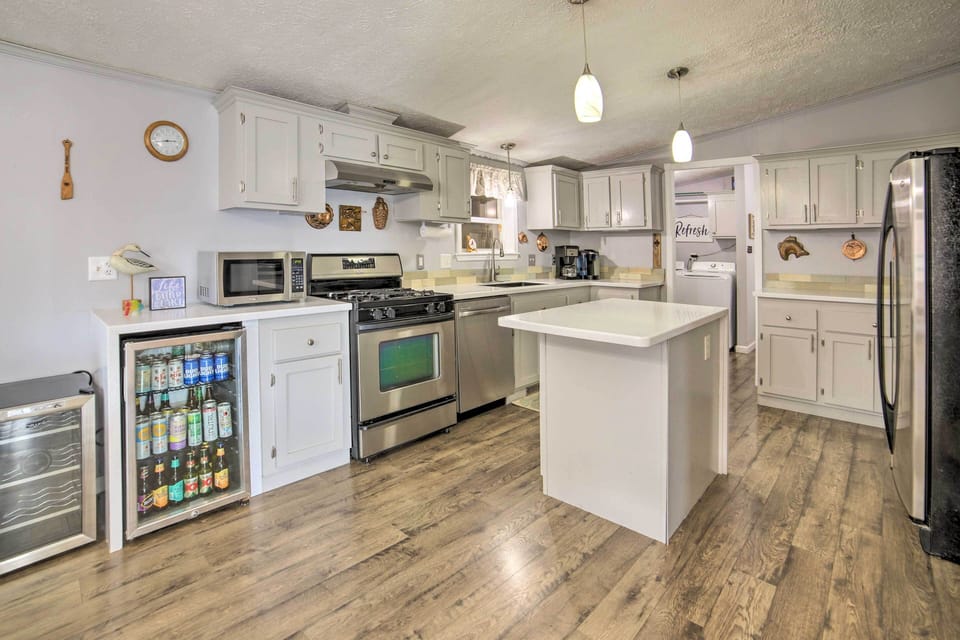 Kitchen | Cooking Essentials | Keurig & Drip Coffee Makers | Main Floor