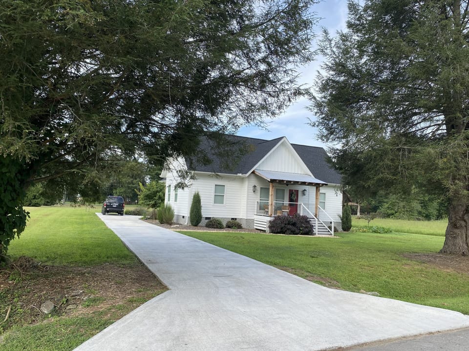 Long driveway for lots of parking!