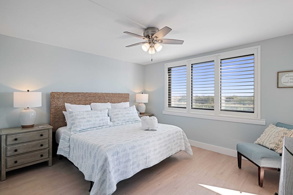 Oceanside Primary Bedroom King memory foam hybrid for perfect sleep