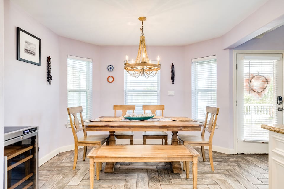 Sit up to 6 at the large dining table