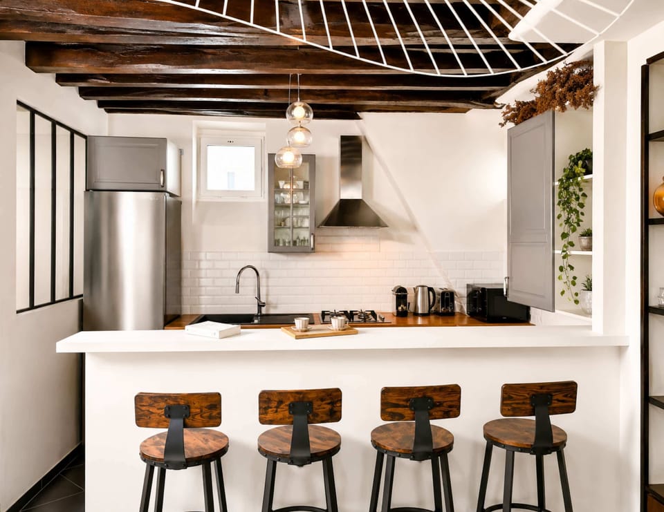 Wide-open dining room overlooking the kitchen
