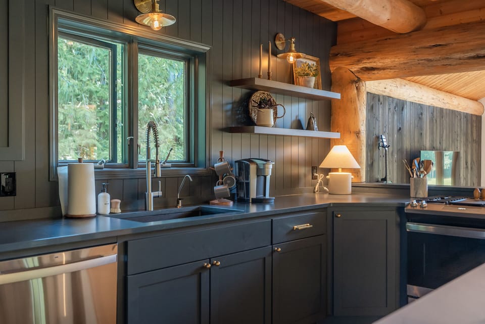 No need to leave with this fully stocked kitchen, enjoy the local coffee as well