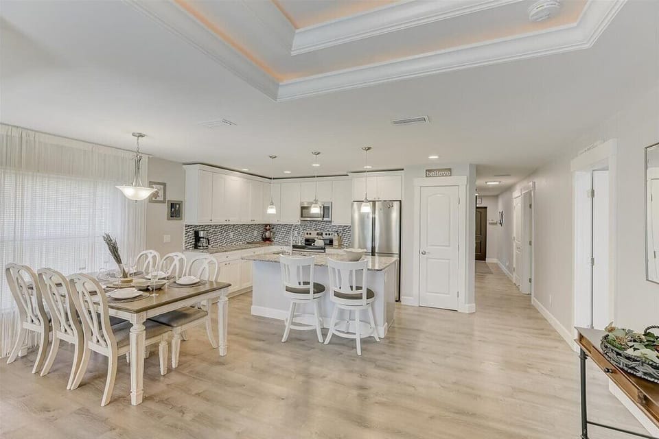 open floor plan dining room and kitchen , pantry 