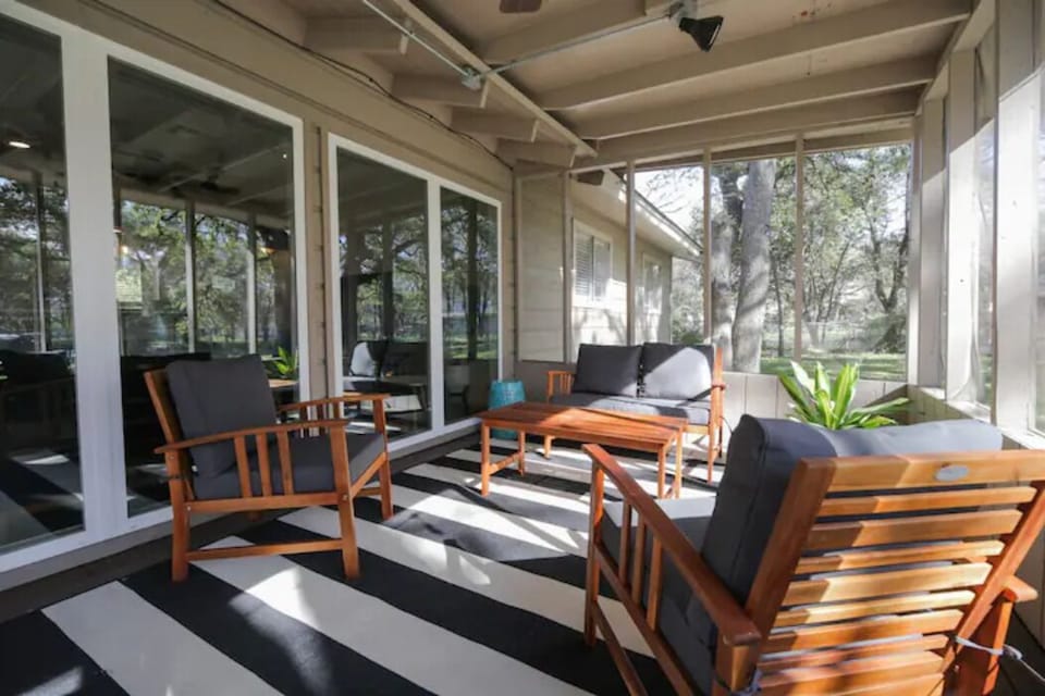 Screened-in porch