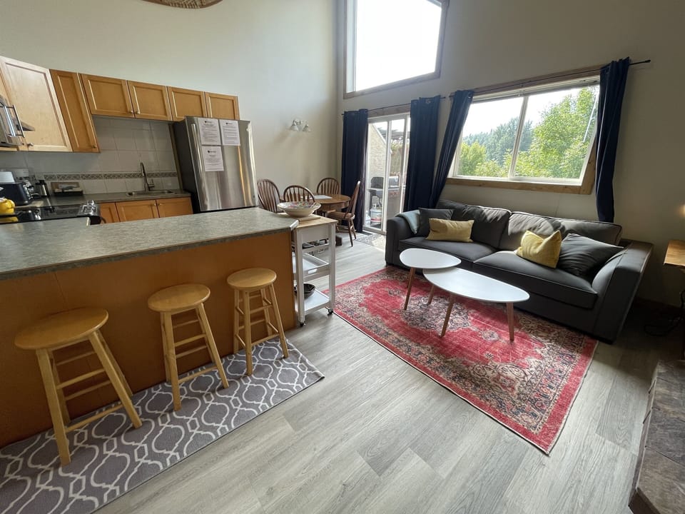 Newly Renovated l Great Views