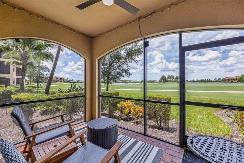 Rear Screened Lanai, Views of Golf Course