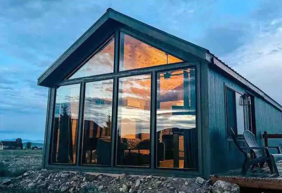 Big windows for big mountain/star views!