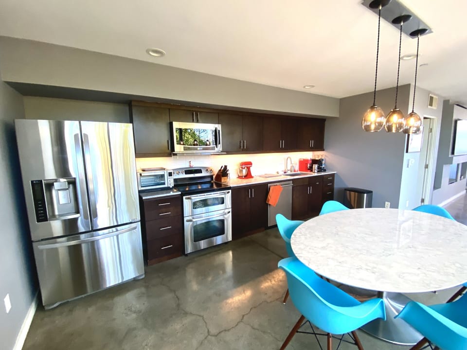 Kitchen / Dining Area 