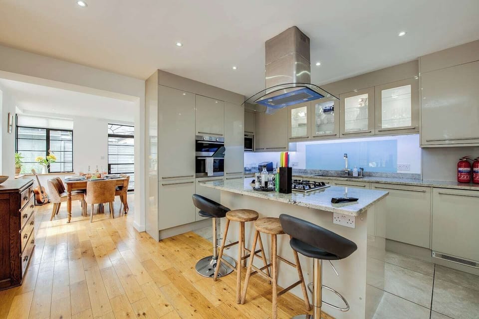 Kitchen: A bright, stylish space perfect for small gatherings!