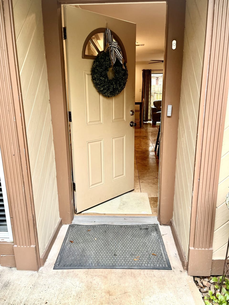 Step free entrance for easy access.