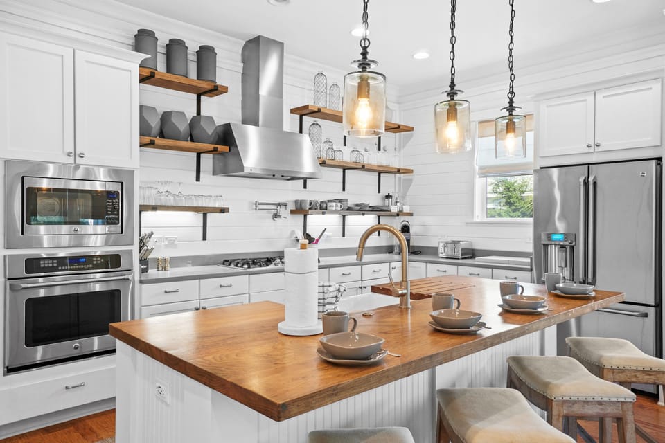 Kitchen with Breakfast Bar