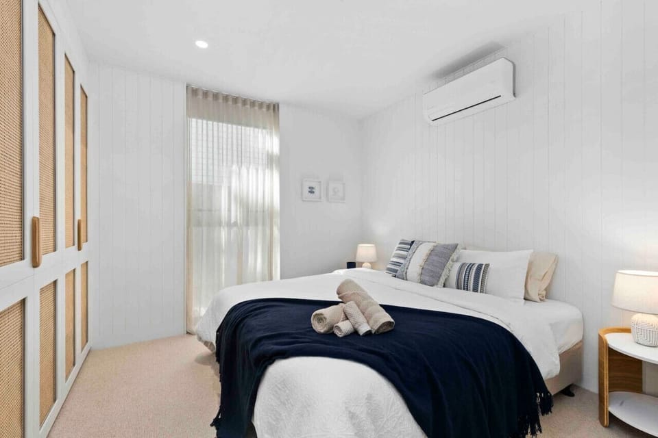 🛏️ Elegant bedroom with king-size bed, premium linens, and ensuite