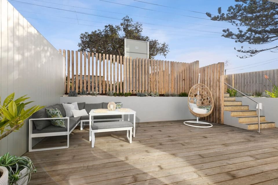 🌿 Private courtyard with sunlit deck and comfortable outdoor lounge
