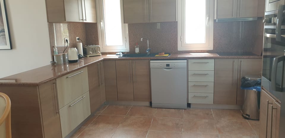 Fully equipped kitchen with hob, oven, microwave, kettle, toaster and utensils