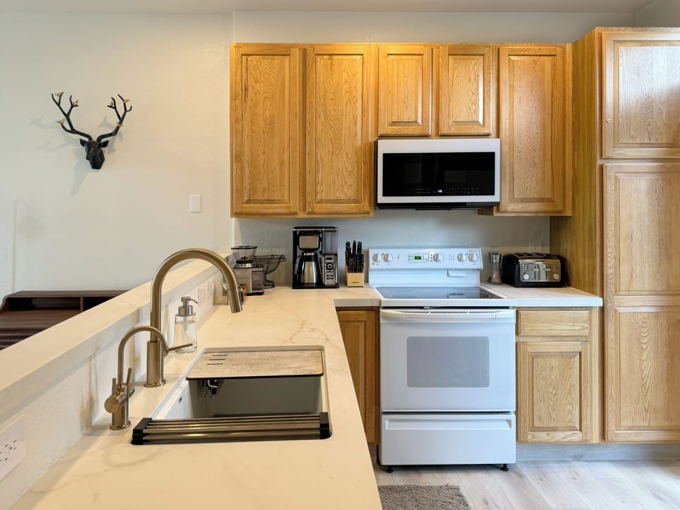 Full-sized kitchen with all of the essential cookware & a workstation sink