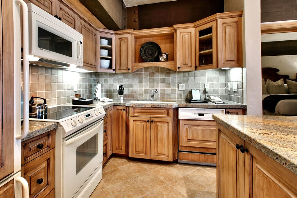 Room, Indoors, Kitchen, Furniture, Oven