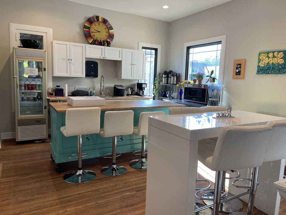 Kitchen cafe has 24 hour access