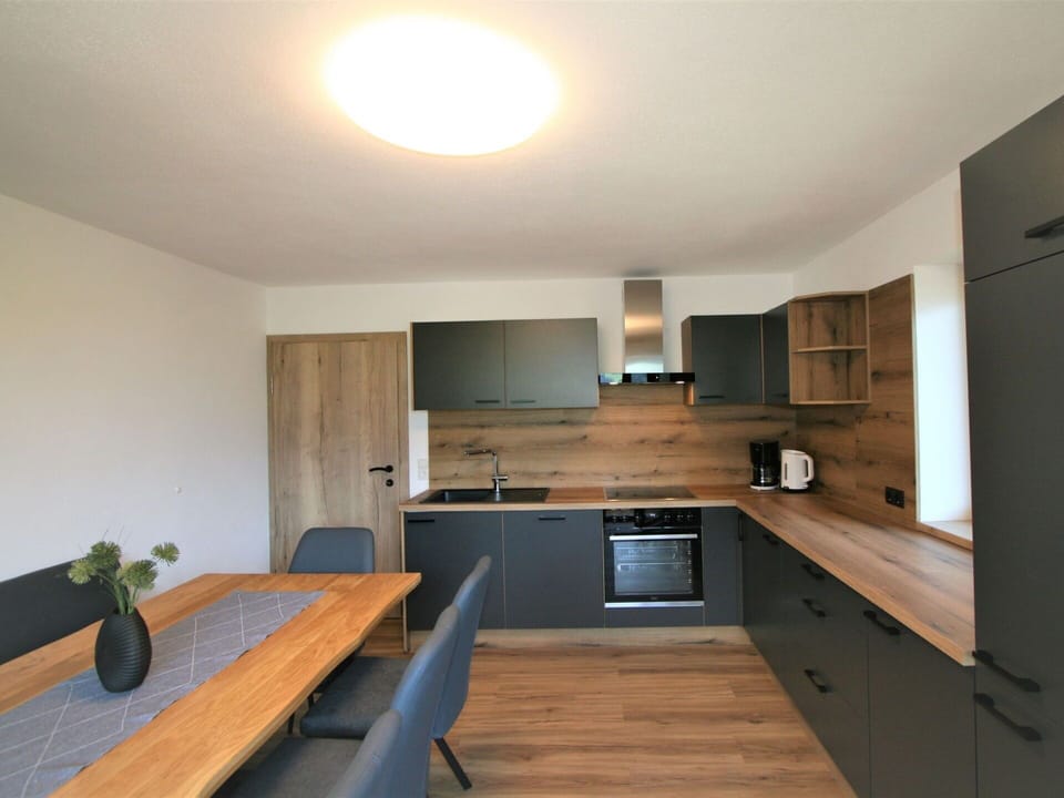 Cabinetry, Property, Furniture, Building, Wood, Countertop, Interior Design, Table, Architecture, Flooring