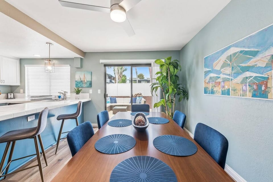 Dining table comfortably seats 6. Plus an additional 2 bar stools at the kitchen counter. 