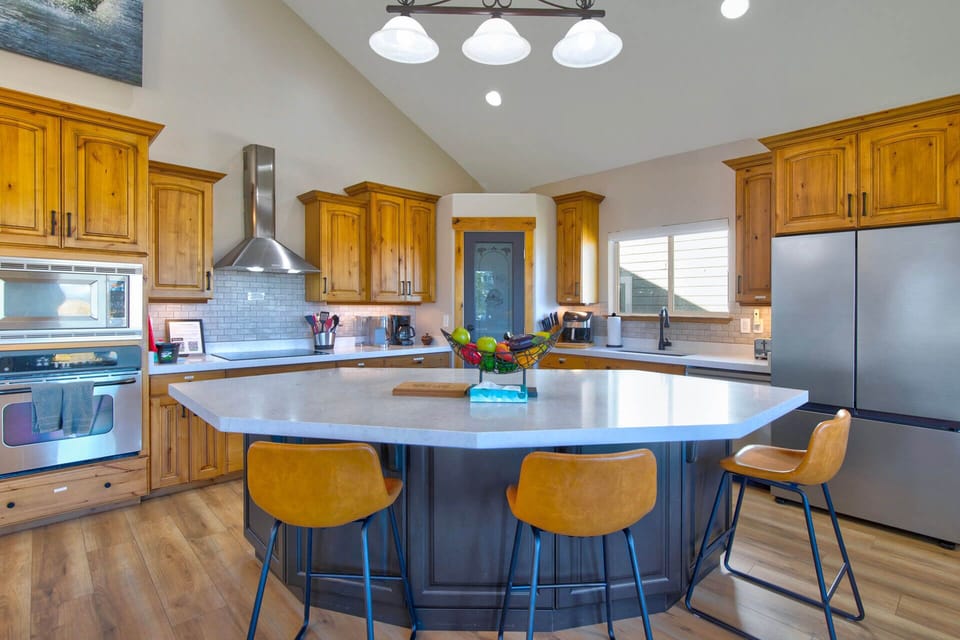 Vacation Rentals in Park City at Bear Hollow Village 5500: Fully-equipped kitchen