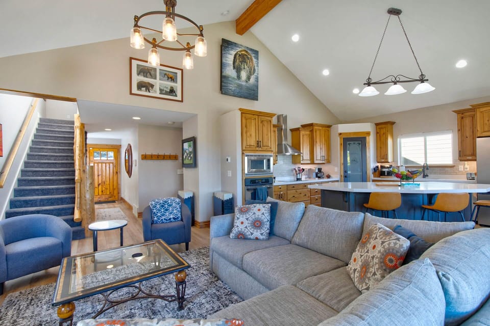 Vacation Rentals in Park City at Bear Hollow Village 5500: Private living room with cozy fireplace
