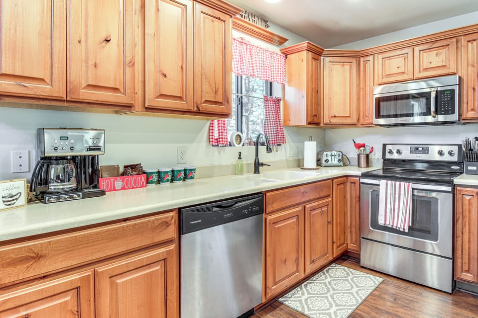 Amazing kitchen with all of the conveniences of being home