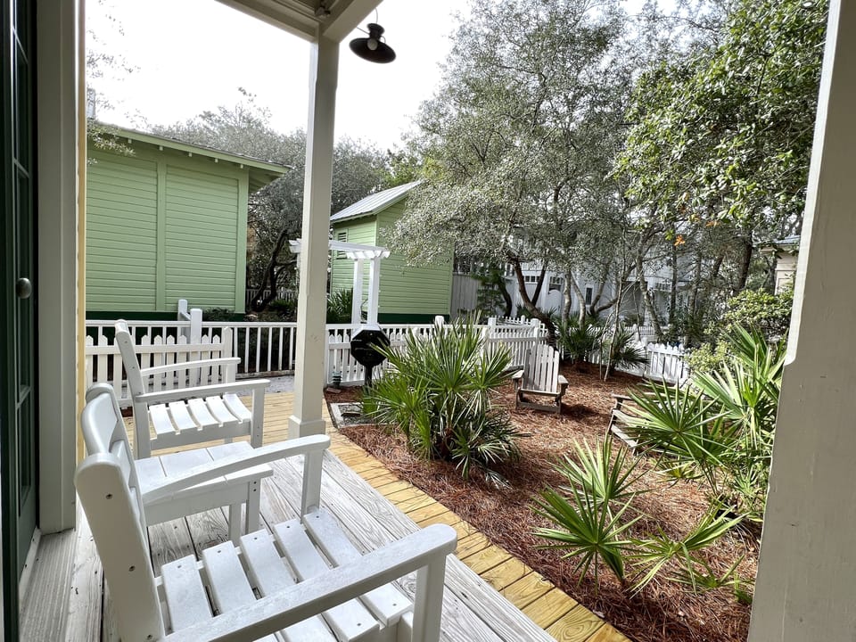 PRIVATE PORCH VIEWS TO ENCLOSED YARD