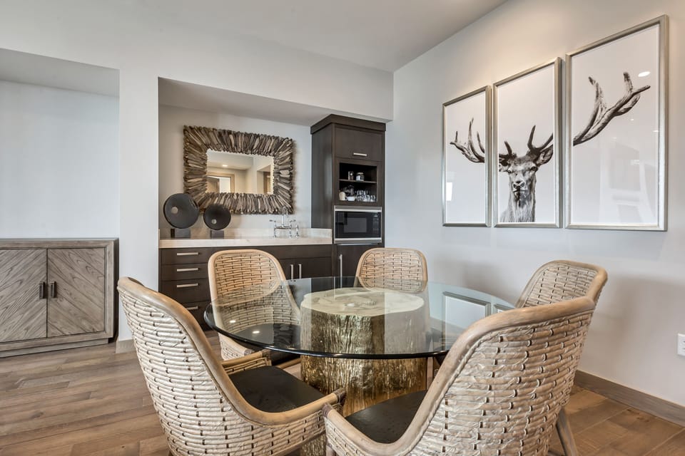 Chair, Furniture, Room, Indoors, Living Room
