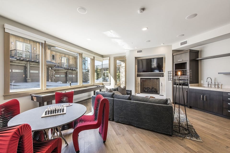 Flooring, Couch, Furniture, Living Room, Indoors