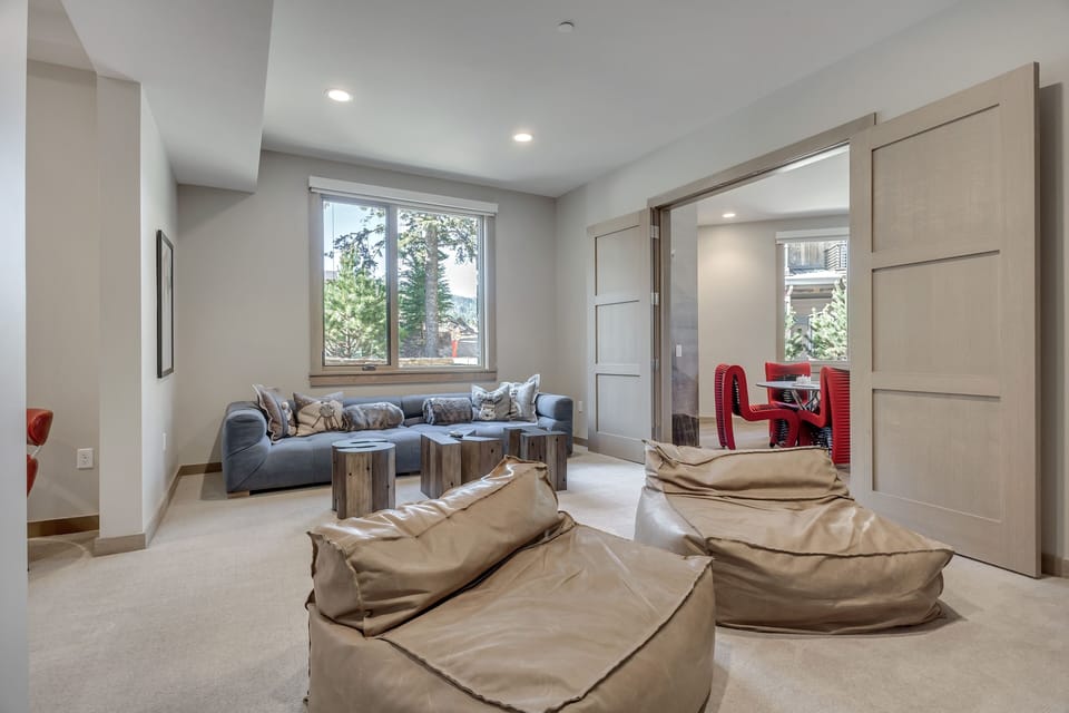Living Room, Room, Indoors, Furniture, Couch