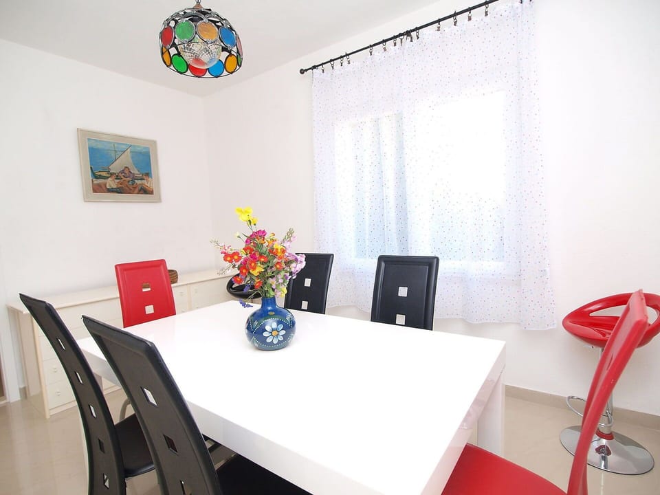 Room, Property, Interior Design, Furniture, Table, Ceiling, Dining Room, Wall, House, Design