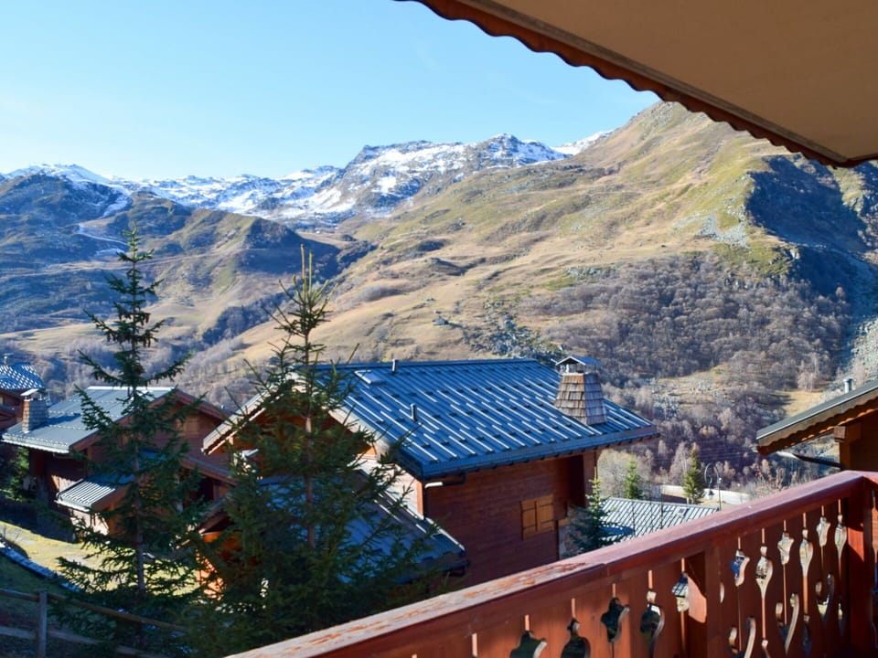 Sky, Daytime, Mountain, Property, Building, World, Nature, Wood, House, Natural Landscape