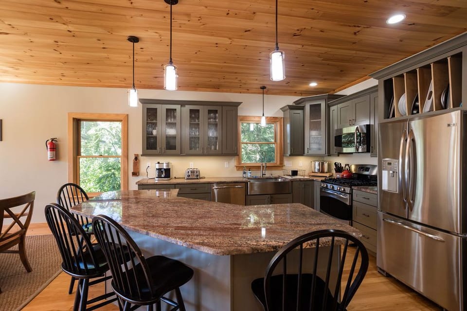 Full kitchen
