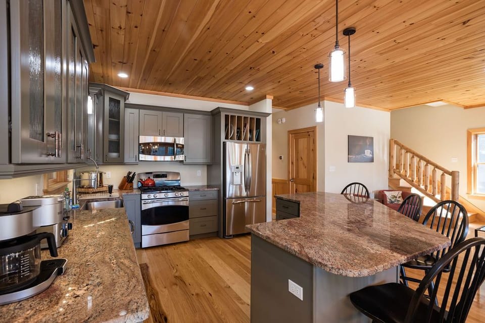 Full kitchen