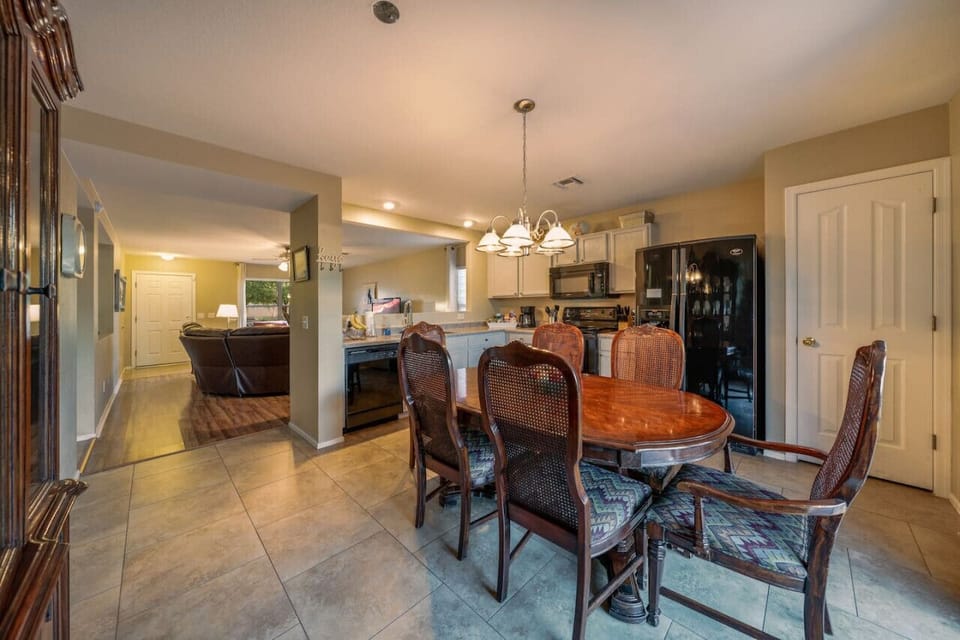 Well-appointed kitchen with dining table for 6