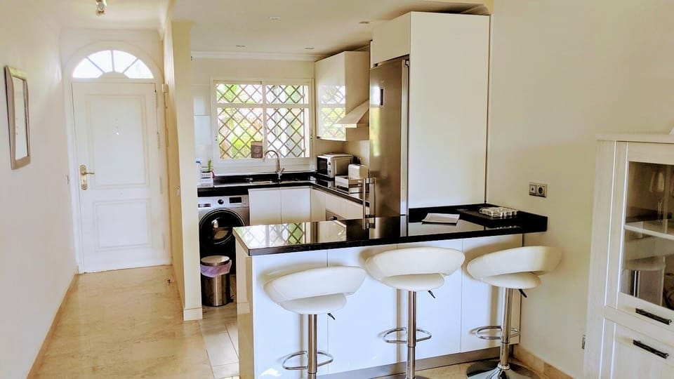 Fully Fitted Kitchen