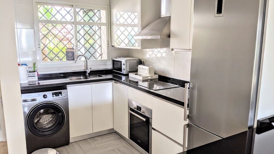Washing Machine, Microwave, Oven & hop plus Fridge freezer!