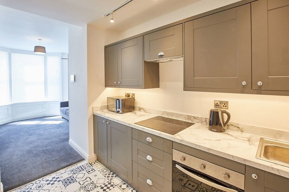 Apartment 1 @ Queens Court, Scarborough - Host & Stay
