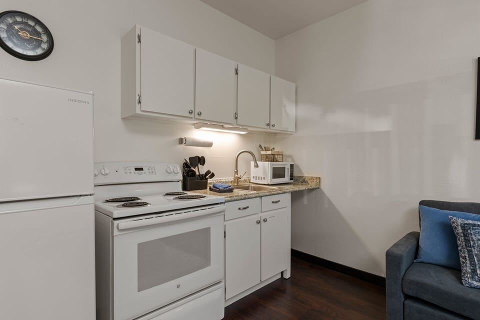 Prospector Lodge 811: Full kitchen