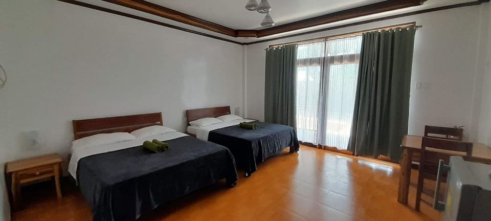 2 Queen Bed room.