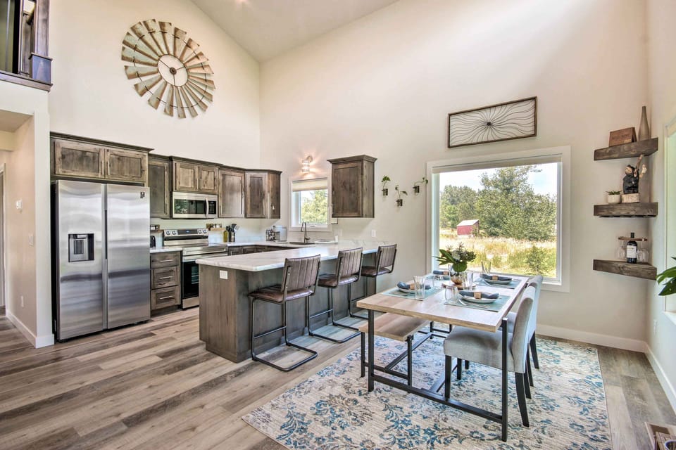 Dining Area | Dining Table | Dishware/Flatware