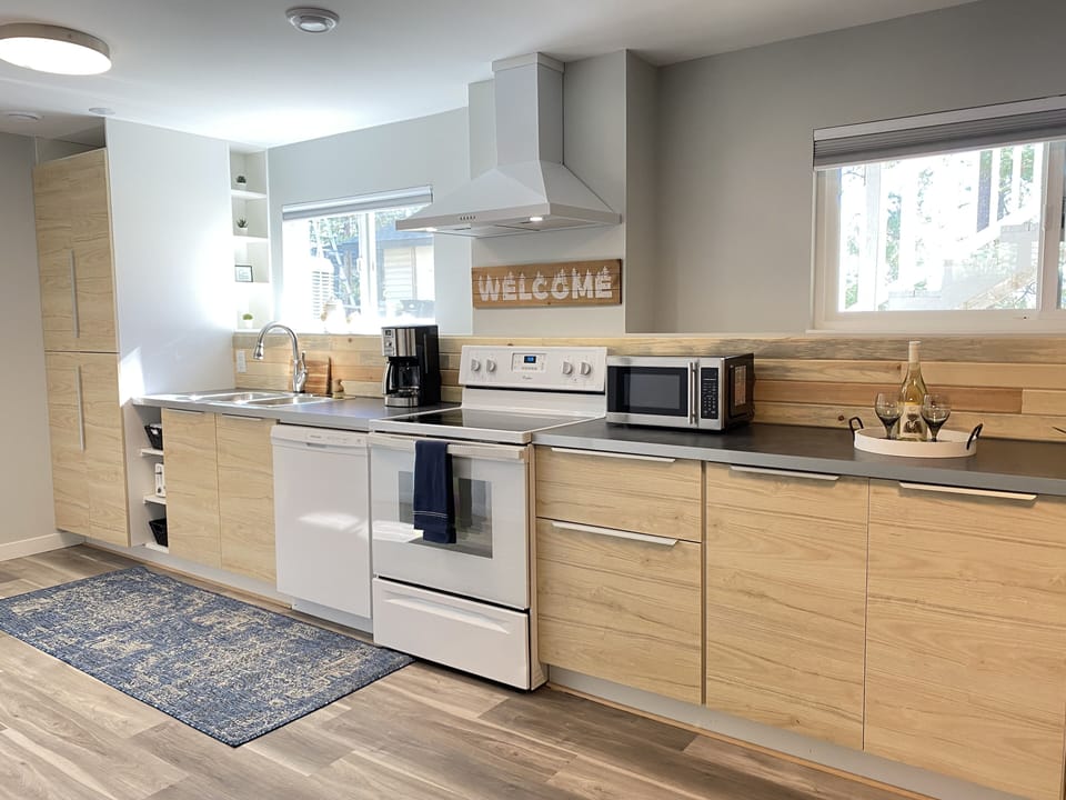 Full Kitchen with fridge, stove/oven, dishwasher, washer/dryer.