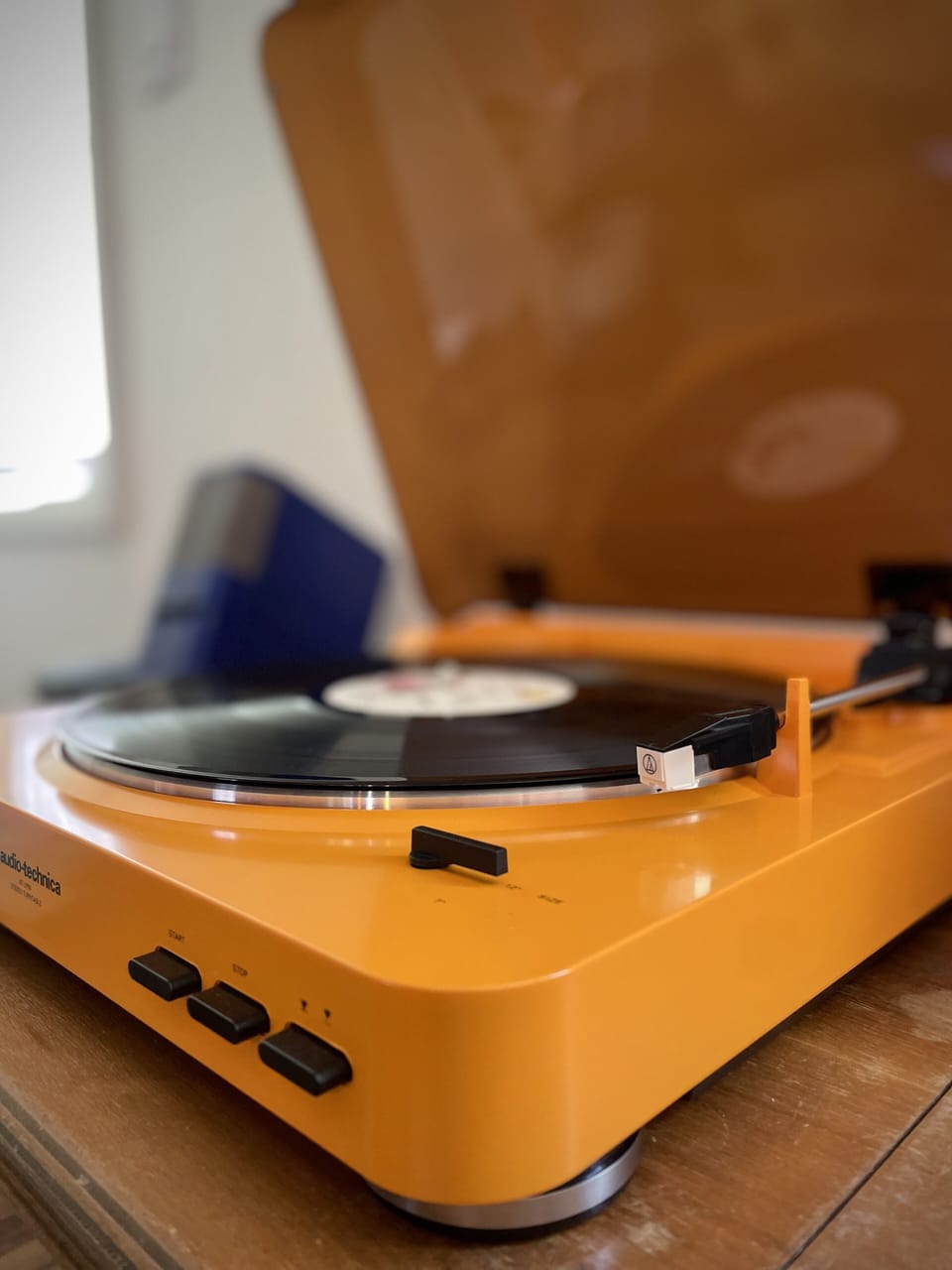 Record player and Bose speakers with Bluetooth connection for your own tunes! 