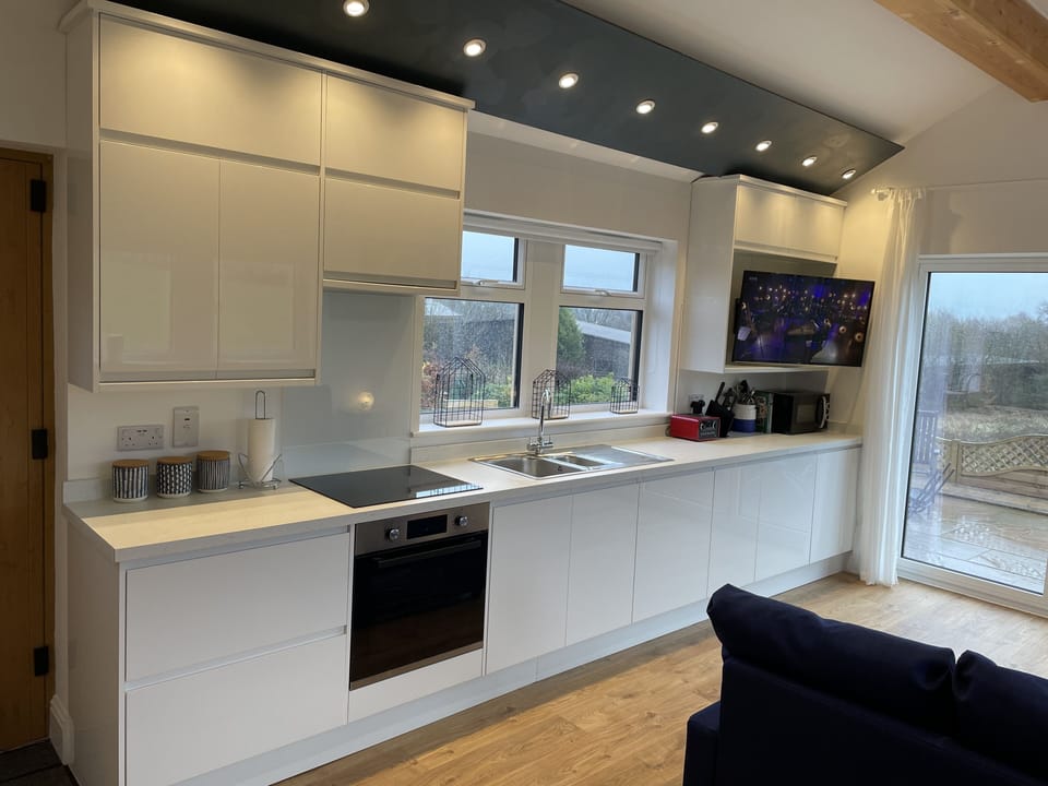 Kitchen includes dishwasher, washing machine, fridge freezer