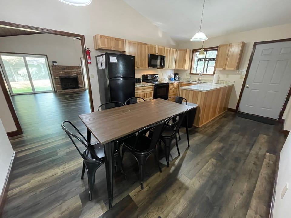 Eat in kitchen.  Full stocked