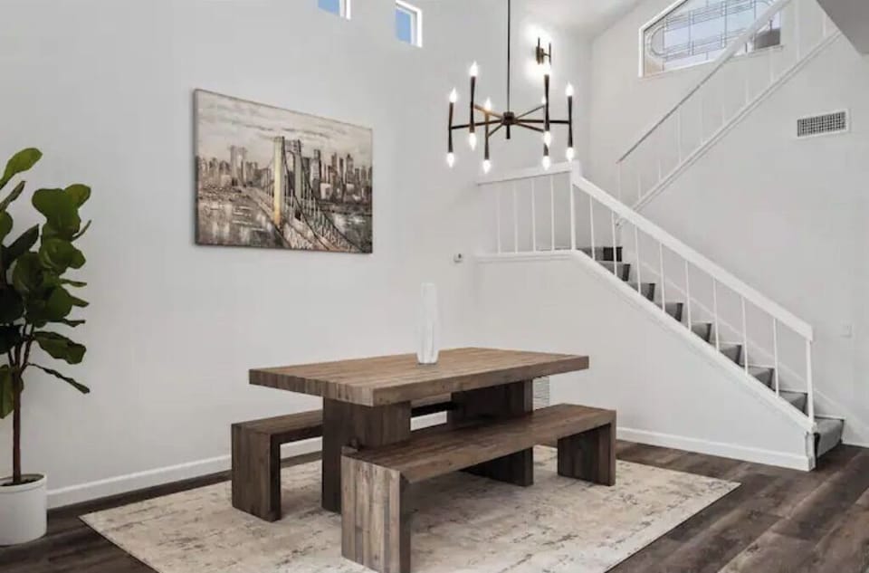 Dining area, ample space meal time or getting work done